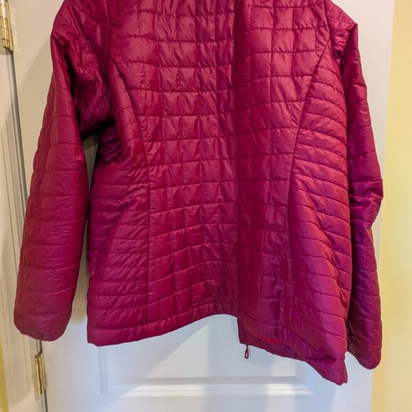 Patagonia Women's Nano Puff Jacket in "Magenta" – Great Condition - Picture 3 of 3